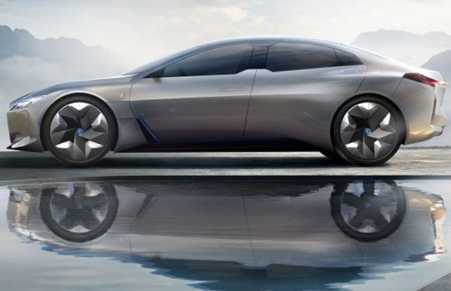 BMW plug-in hybrid supercar with 710 PS is in the making