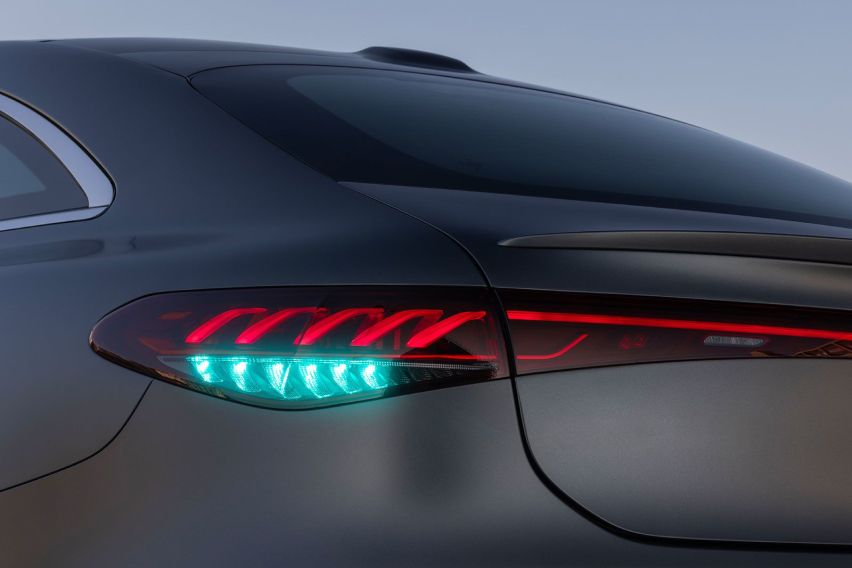 Turquoise lights to indicate autonomous driving mode in Mercedes-Benz cars