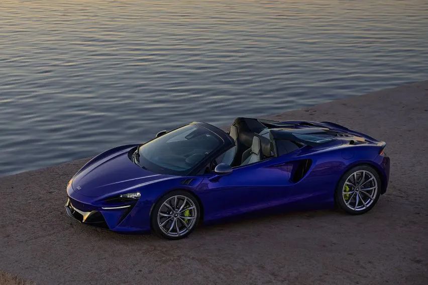 McLaren Artura Spider