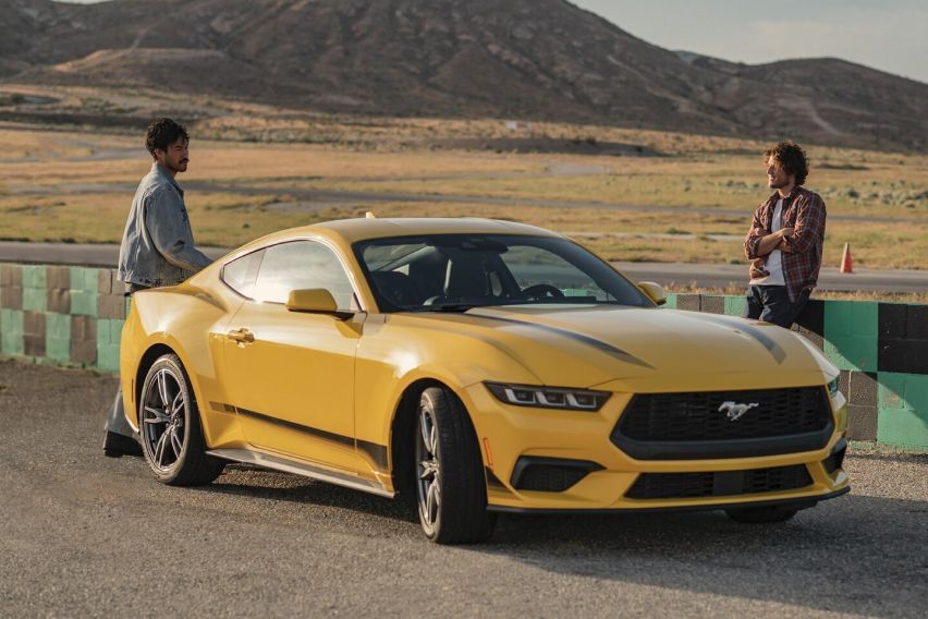 Ford set to expand the Mustang lineup; possibly adding 4-door model