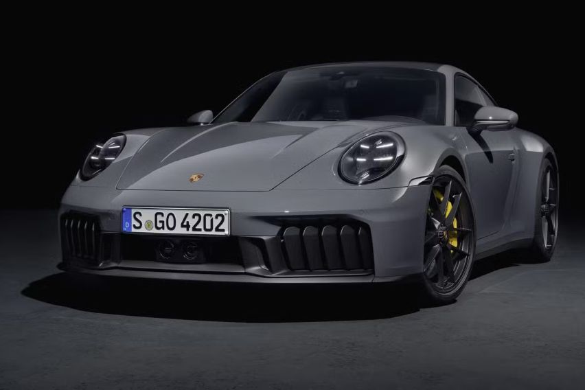 Porsche 911 Hybrid Unveiled And It’s Stunning! 