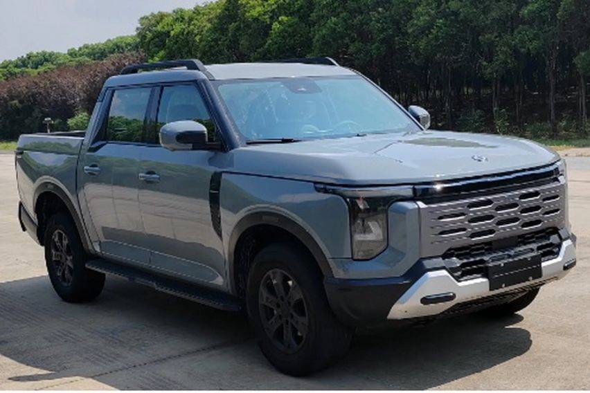 New Nissan pickup truck images leaked; Navara replacement?