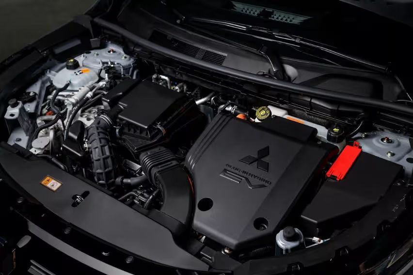 2025 Mitsubishi Outlander PHEV engine