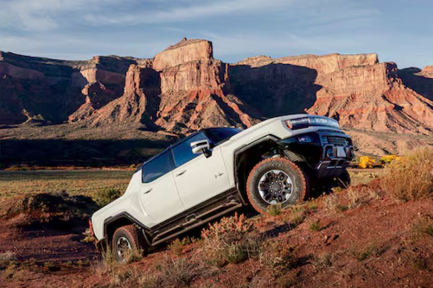 Adaptive air suspension system of the Hummer EV 