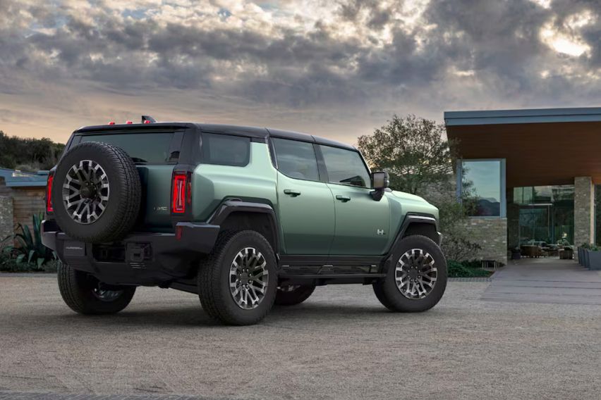  2025 GMC Hummer EV FEATURES