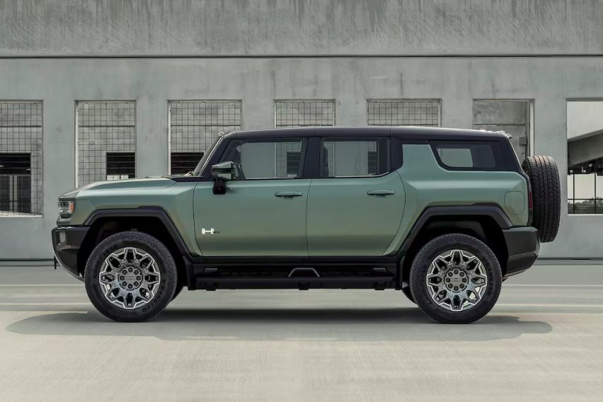 2025 GMC Hummer EV side view