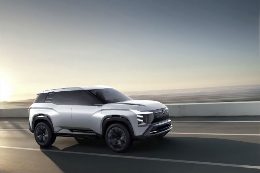 Mitsubishi DST front view