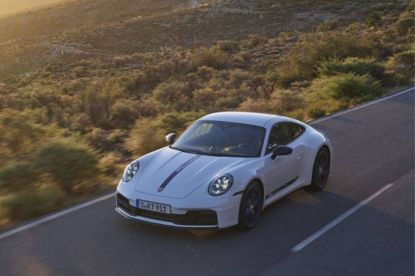 Porsche reveals facelifted 911 Carrera T in coupe and convertible versions