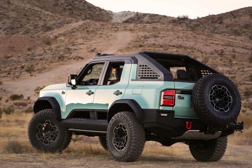 Toyota Land Cruiser Rox rear view