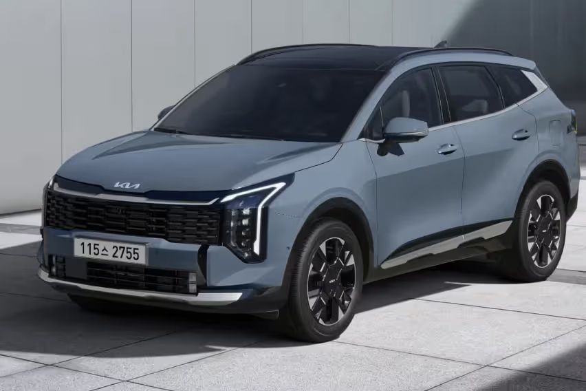 2025 Kia Sportage  front view