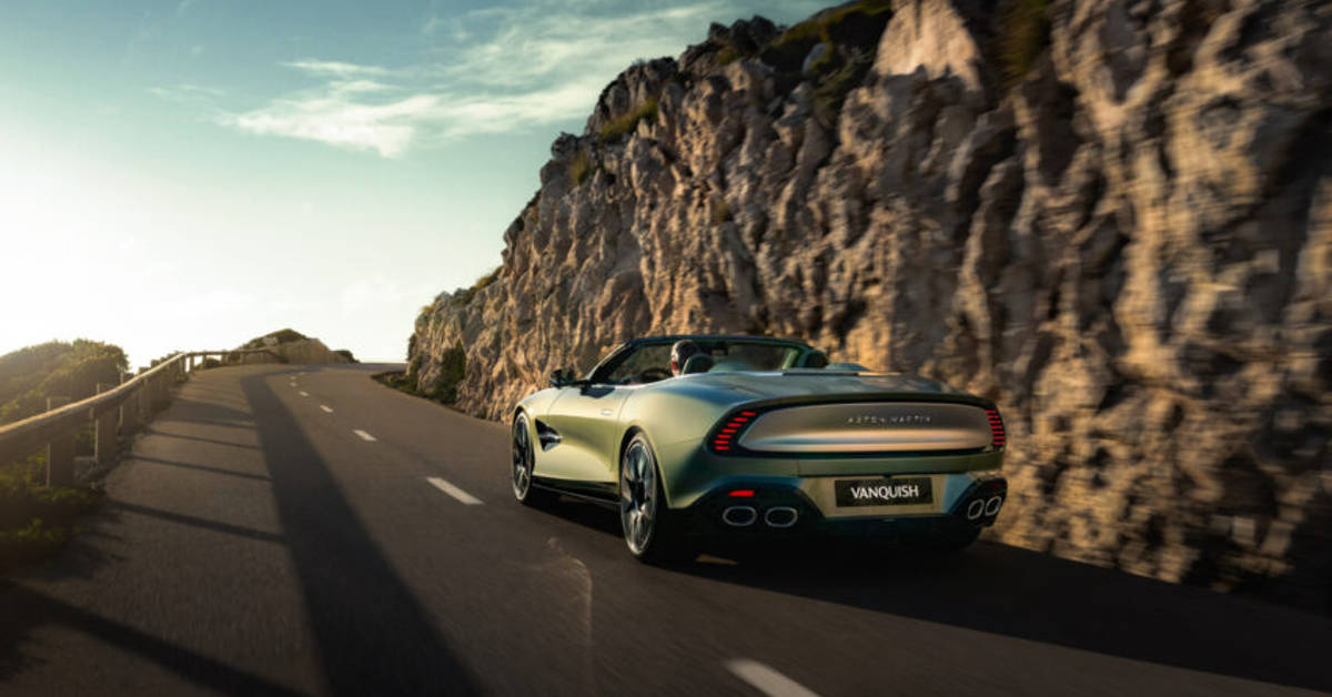 أستون مارتن تكشف النقاب عن Vanquish Volante: معيار جديد في الأداء القابل للتحويل 