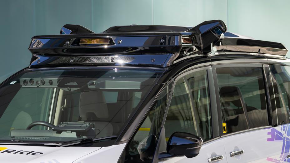 Nissan unveils advanced driverless technology