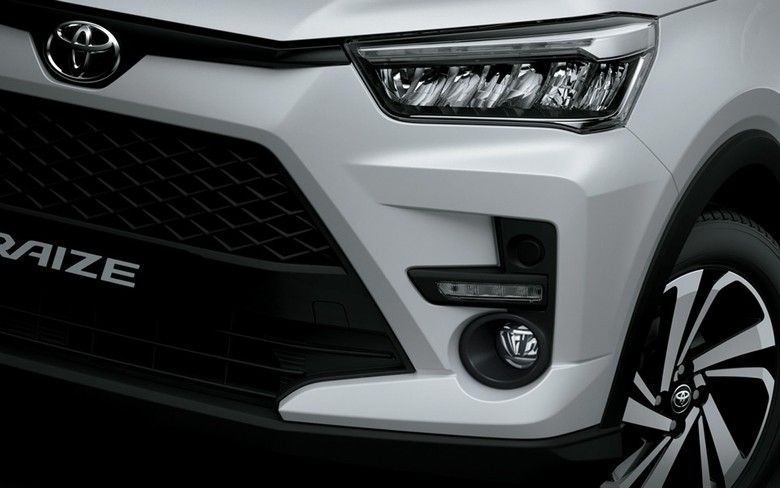 Toyota Raize Front Grille and Headlamps