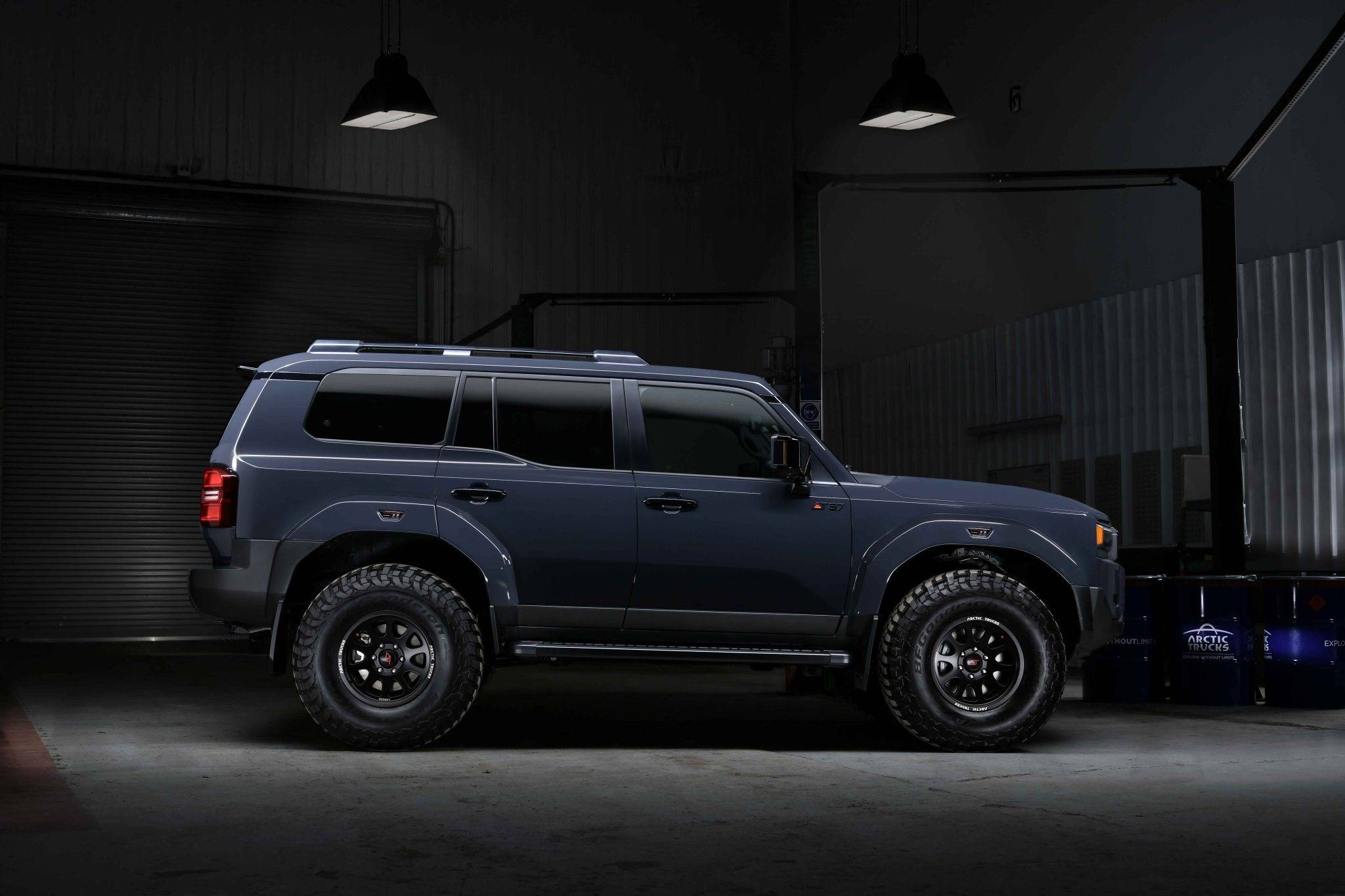 Land Cruiser Prado AT37 Side View