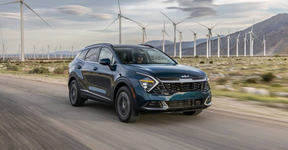 2025 Kia Sportage Hybrid Wins Big in Cars.com’s Best Hybrids for the Money List