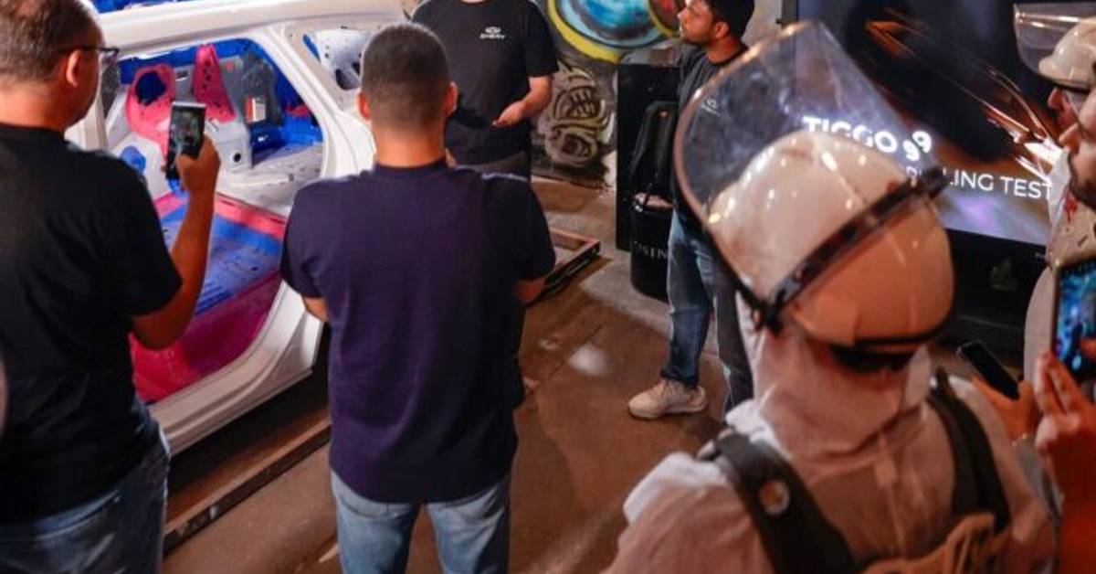 Media experts and influencers are challenged by Chery UAE to drill and smash the TIGGO 9 chassis. Media experts and influencers are challenged by Chery UAE to drill and smash the TIGGO 9 chassis.