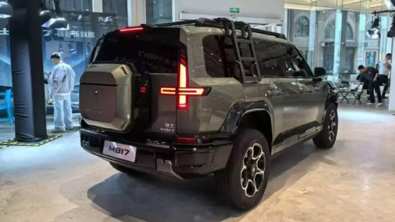 Dongfeng Warrior M817 Rear