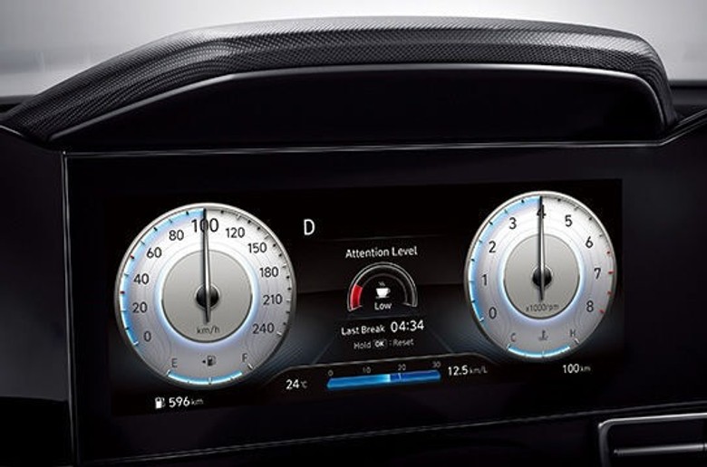Hyundai Elantra 2025 Instrument cluster