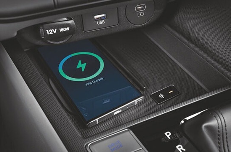 Hyundai Elantra 2025 Wireless charging
