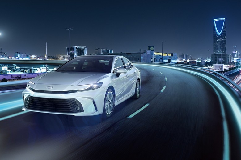 Toyota Camry 2025 On road Side view