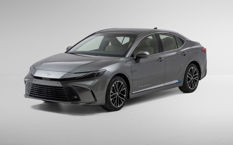 Toyota Camry 2025 LE HEV