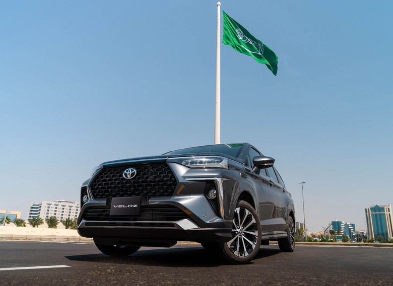 Toyota Veloz 2025 Front Low angle