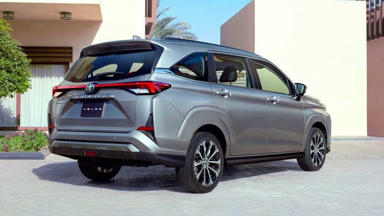 Toyota Veloz 2025 Rear Right Side