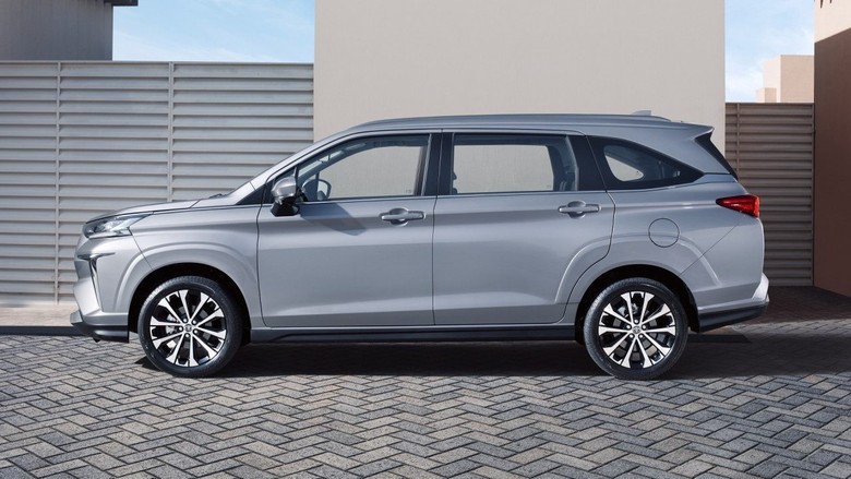 Toyota Veloz 2025 Left Side View