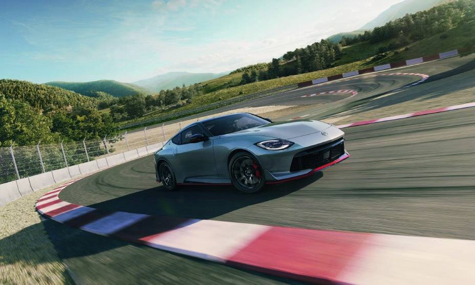 Nissan Z NISMO on track – front
