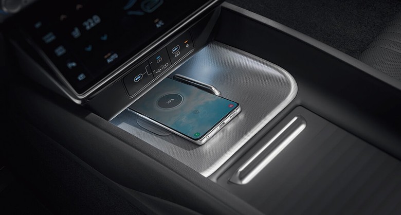 Hyundai Azera 2025 Wireless charger