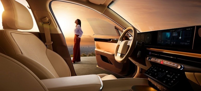 Hyundai Azera 2025 Driving Position