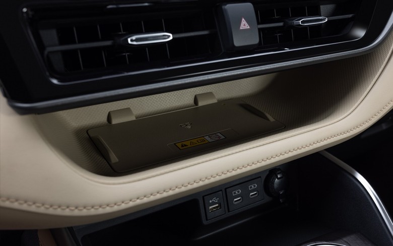 Toyota Highlander 2025 Wireless charging dock