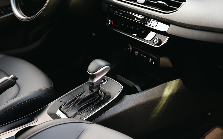 Kia K3 Center console