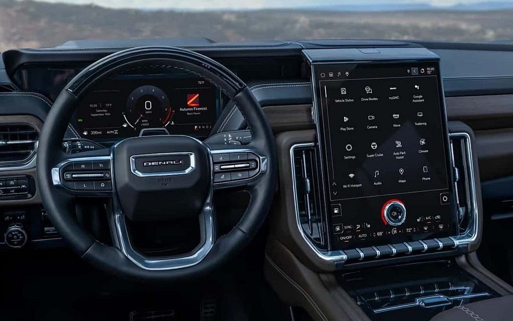 OnStar enables the Yukon Denali’s large digital screen to display Google Built-in integration with maps, apps and voice assistant