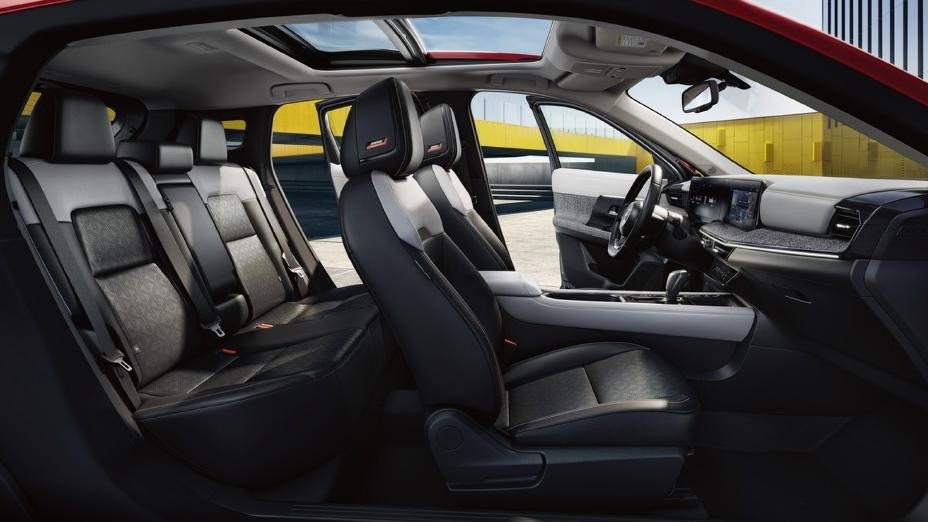 Nissan KICKS interior with Zero Gravity Seats