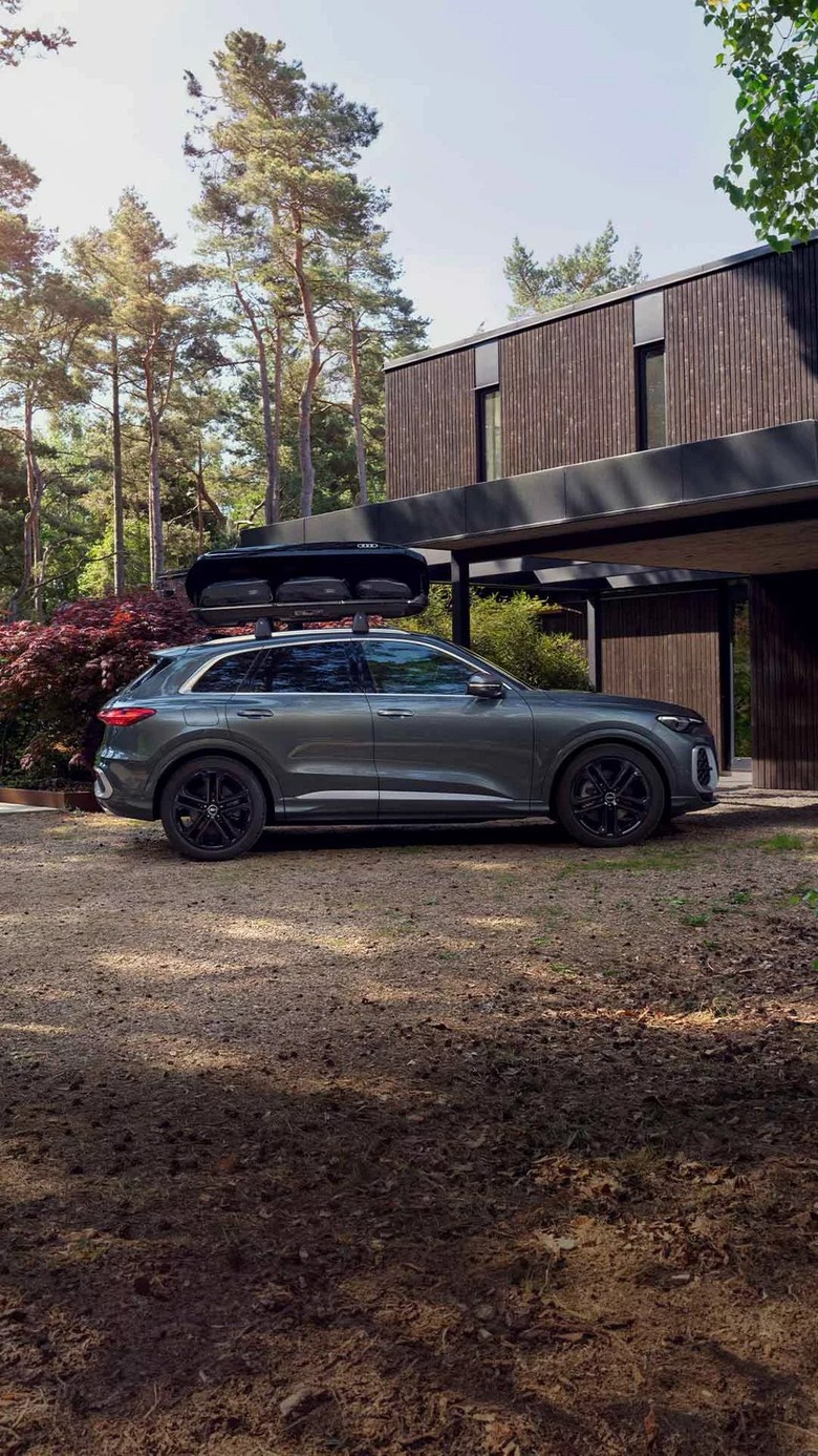 Audi Q5 2025 with carrier
