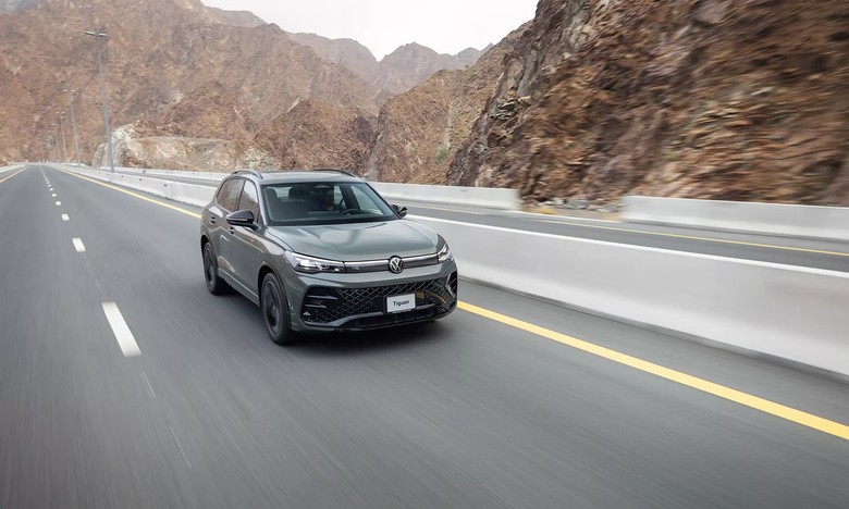 Volkswagen Tiguan 2025 on highway