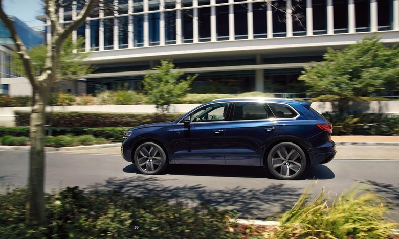 Volkswagen Touareg Side View