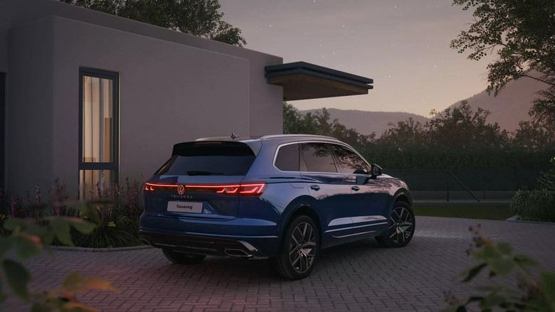 Volkswagen Touareg Side view