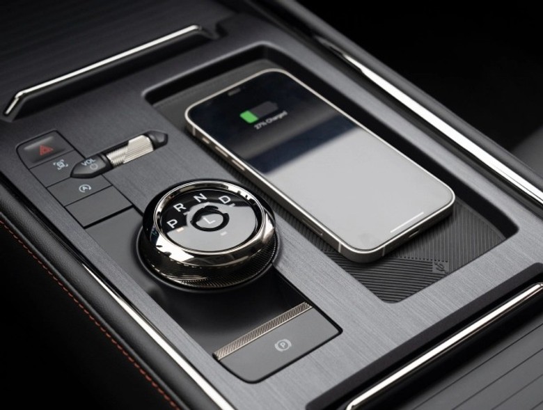 Ford Taurus Wireless charging