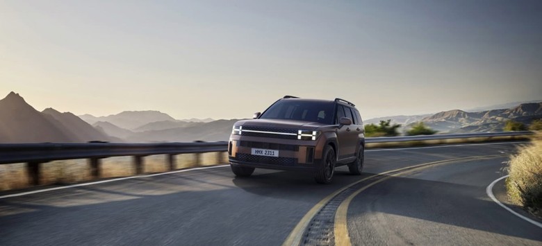 Hyundai Santa Fe Side View