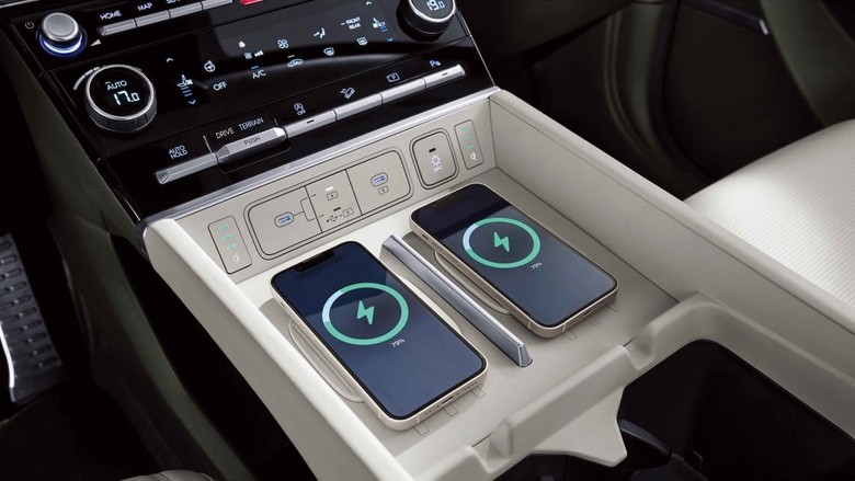 Hyundai Santa Fe Dual Wireless Charging