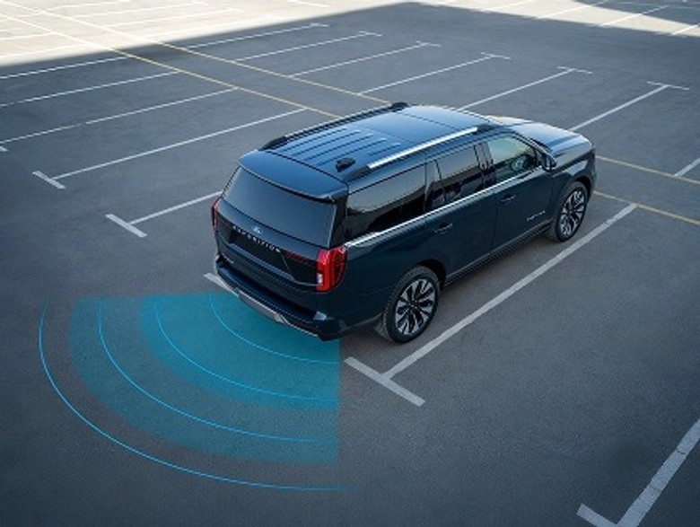 Ford Expedition Reverse Parking Assist