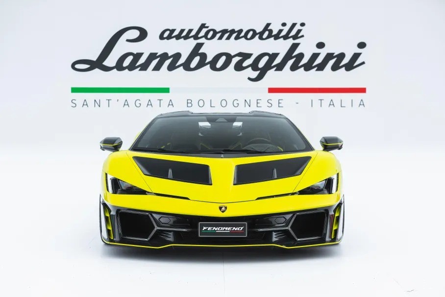 Lamborghini Unveils Fenomeno
