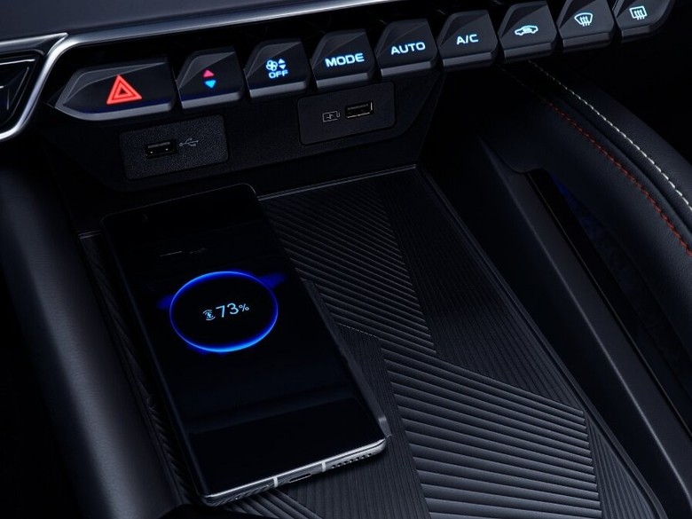 Geely Coolray Wireless Charging