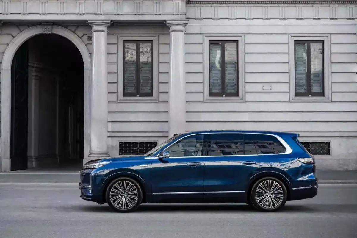 2025 Geely Galaxy M9 Side View