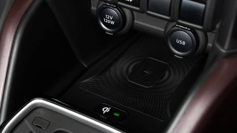 Toyota Urban Cruiser 2026 Wireless charging pad