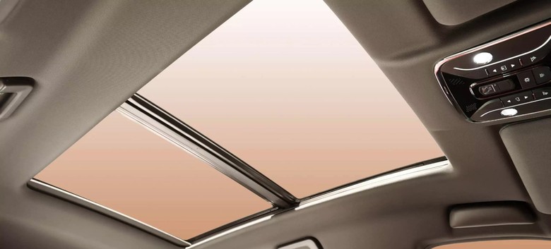 Soueast S07 Panoramic Sunroof