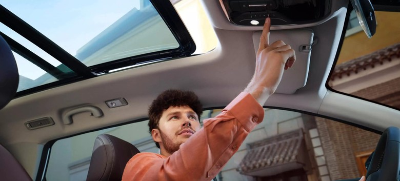 Soueast S09 Panoramic Sunroof