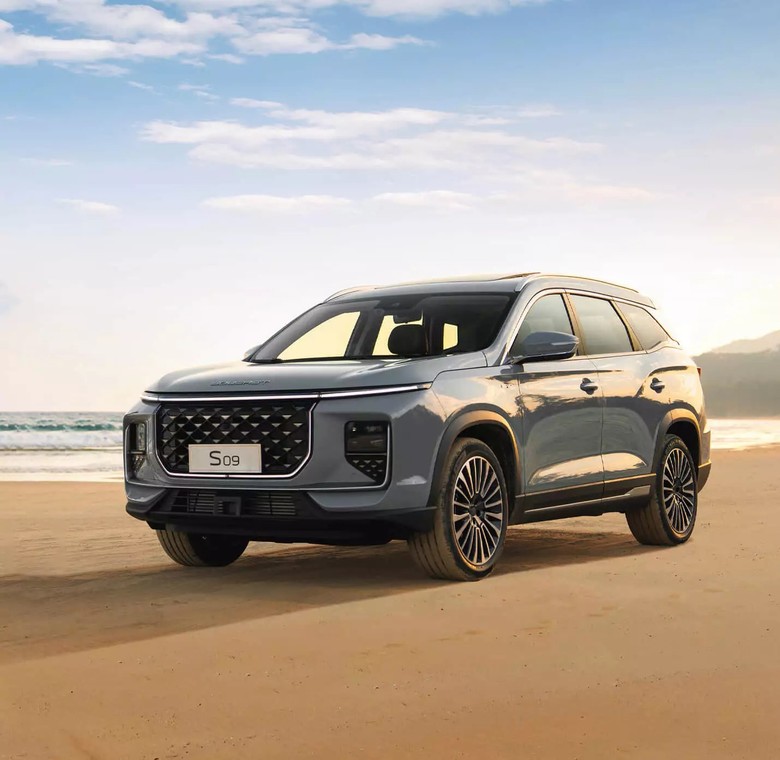 Soueast S09 on beach